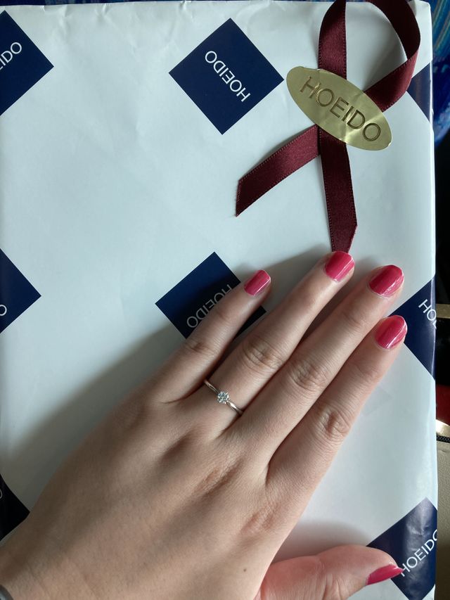 1番シンプルなエンゲージリングです。