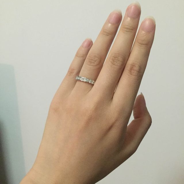 実際に指にはめている写真