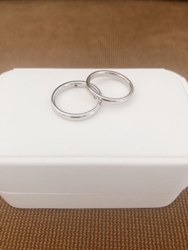 プラチナを選び、二人でお互いの指輪を作成しました。