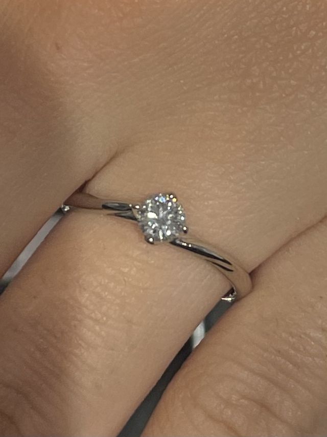 0.31カラットのダイヤモンドです