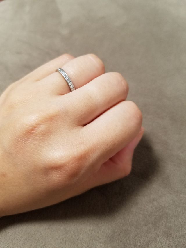 わりとゴツゴツしている手だが、華奢にみせてくれる気がする。