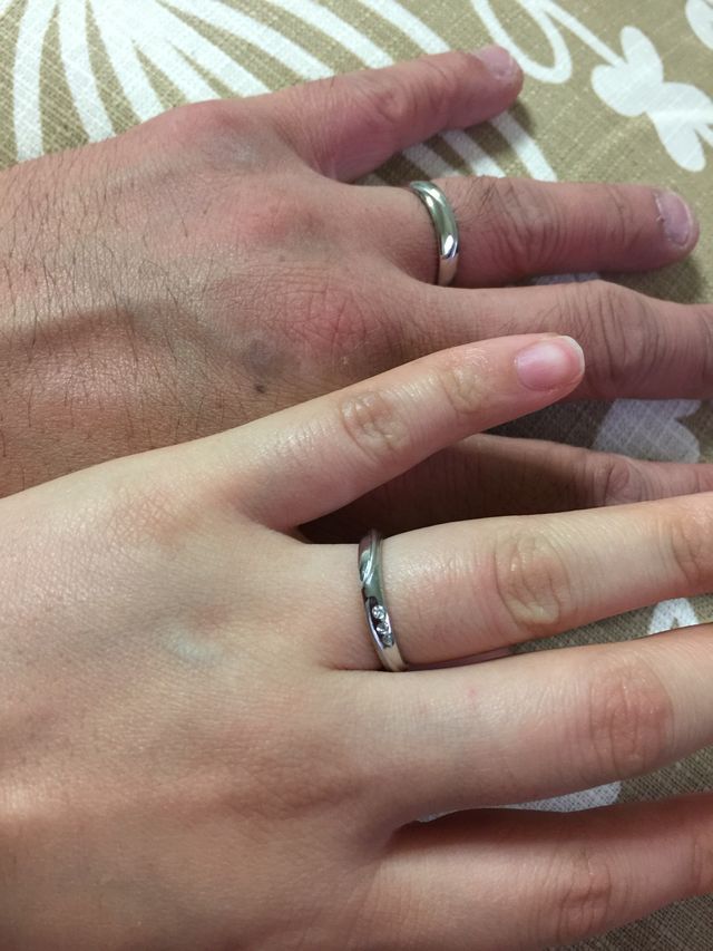 わかりづらいですが、表面も波のラインをデザインしてます。