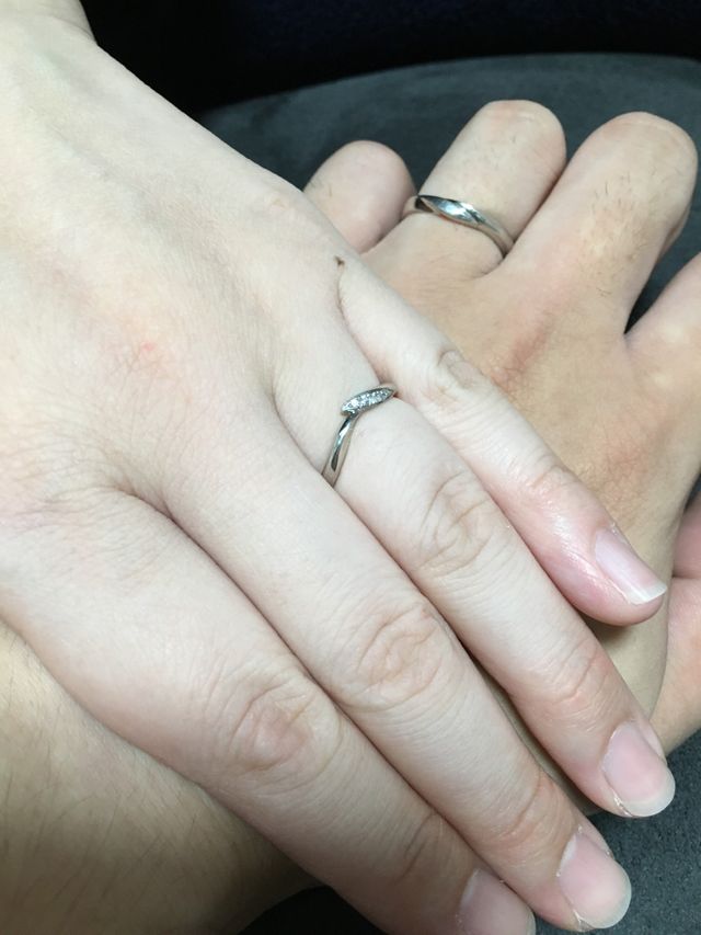 この指輪にお互い一目惚れして購入しました。