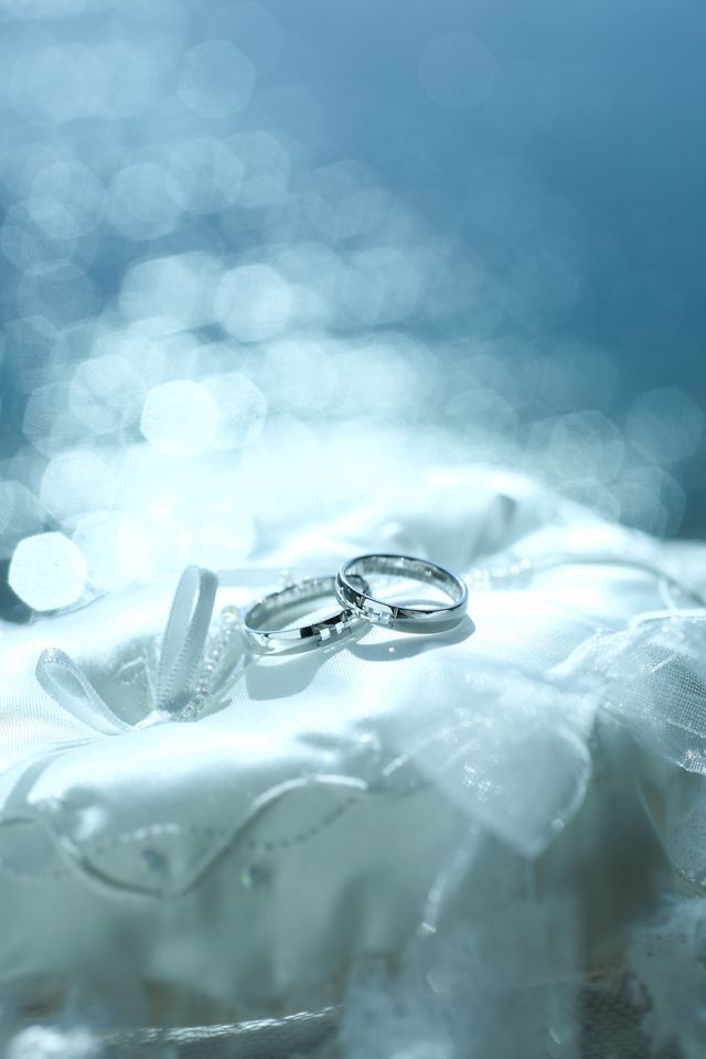 ハワイ挙式での写真です♪バックの海と共にキラキラです✨