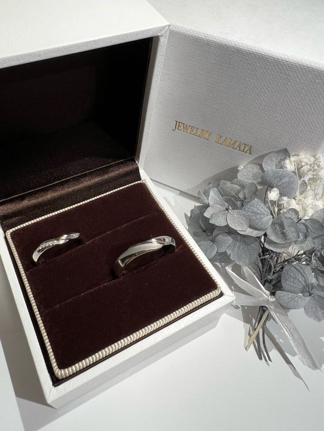 U字でダイヤがついています。