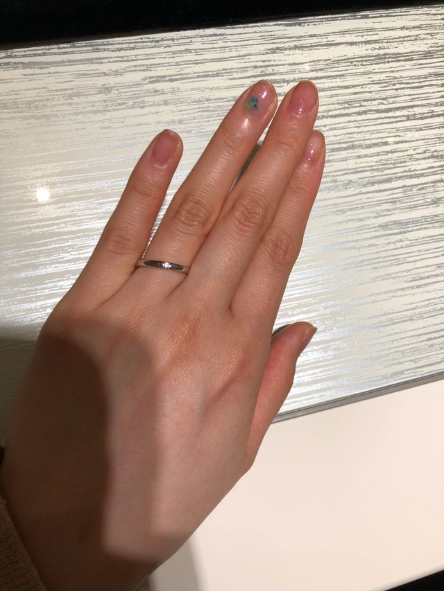 ストレートのダイヤが１つのリング