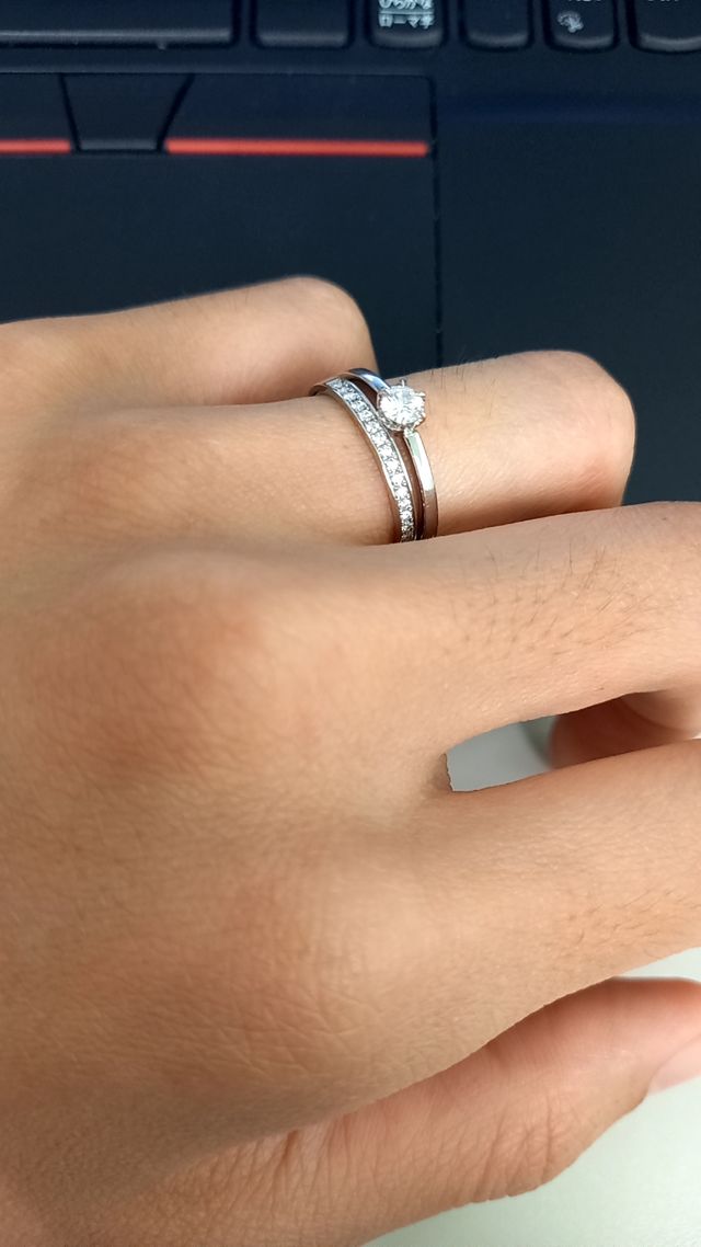 結婚指輪　婚約指輪　重ねづけ