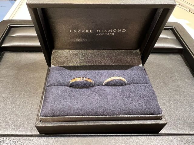 付属品のボックスに入れた状態です。