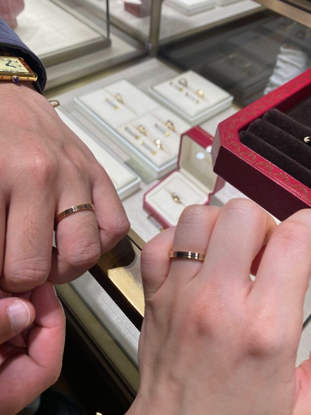 2回見に行って決定しました男性もデザインあるのが珍しいです。