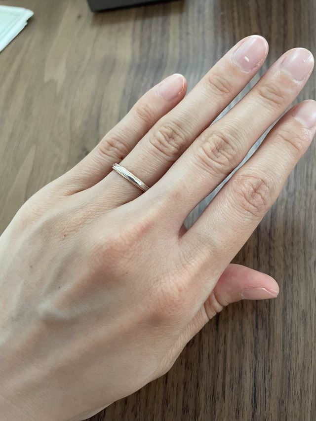 指が細く見えます。