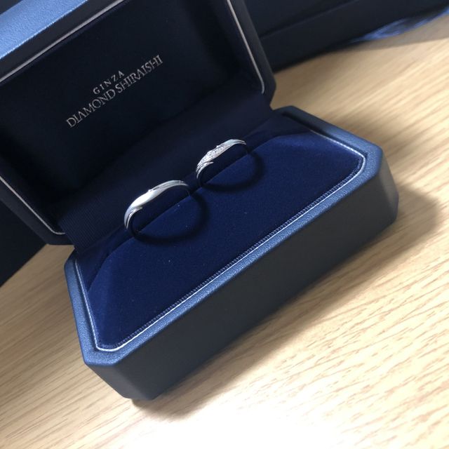 男性リングは艶消し加工をしています。