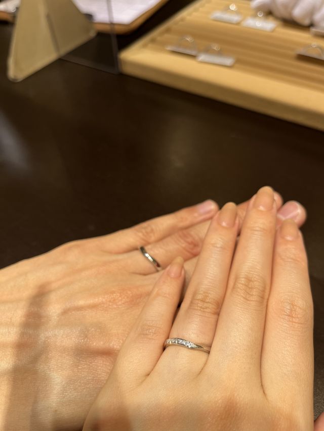 シンプルですが、指が綺麗に見えて素敵でした。