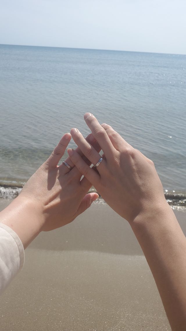 出雲大社のすぐ近くの稲佐の浜での記念写真です