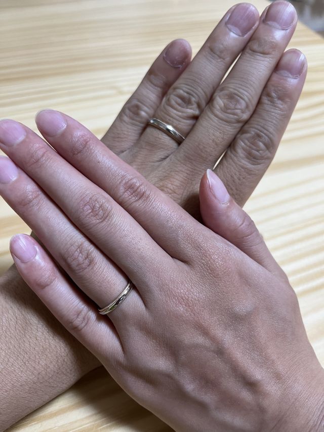 リングの端がミル打ちになっていてとてもかわいいです！