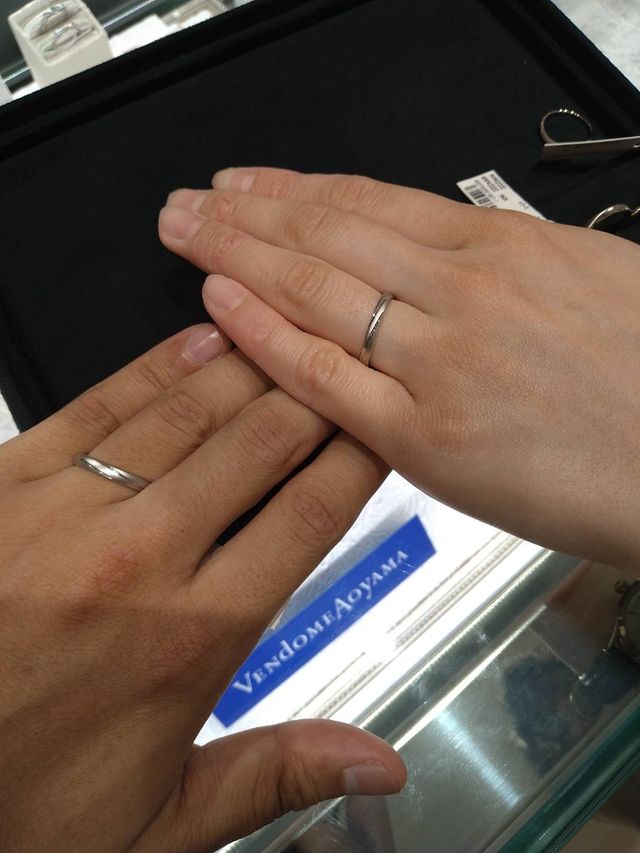 飽きがこないようなシンプルなデザインが気に入ってます。