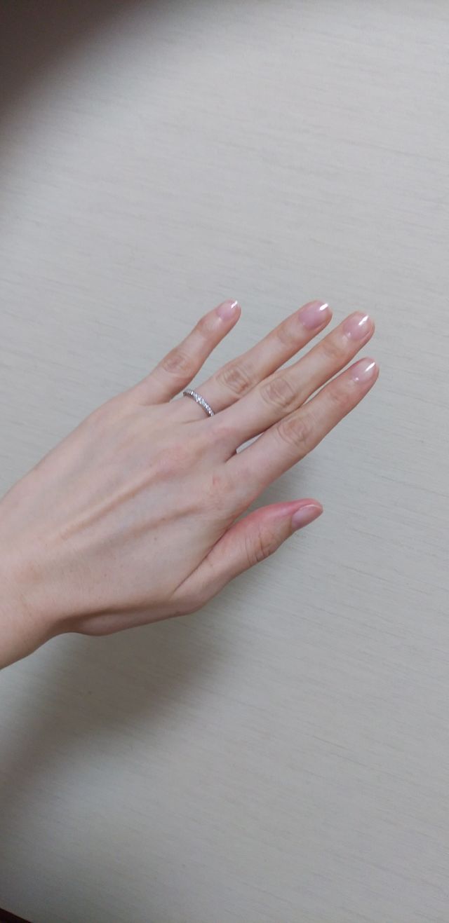 丸みのあるデザインで、手に馴染む形です。