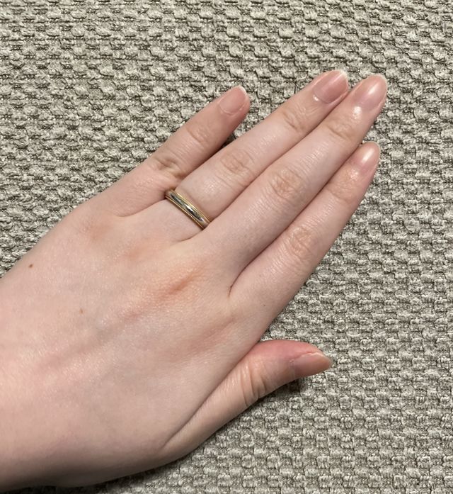 指にはめた感じです。
