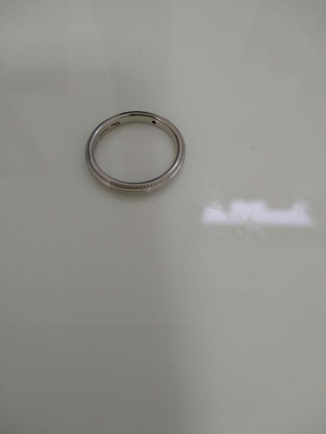 イニシャルや日付等個人情報が見えてしまうので後ろから撮影