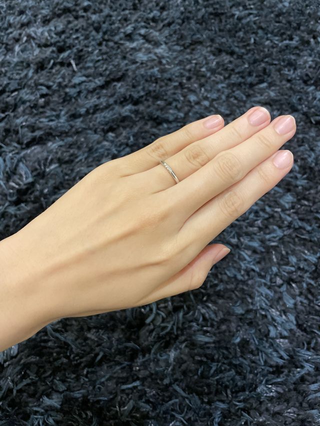 シンプルなデザイン
3つのダイヤがポイントです