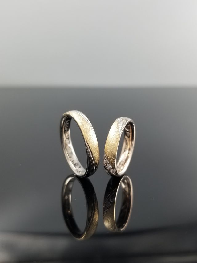 イエローゴールドの和紙加工がホワイト、コーラルに映えて華やか