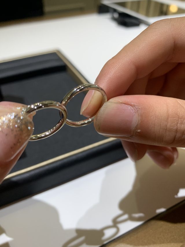 2人がとっても満足できずーっとつけていたいと思える指輪です