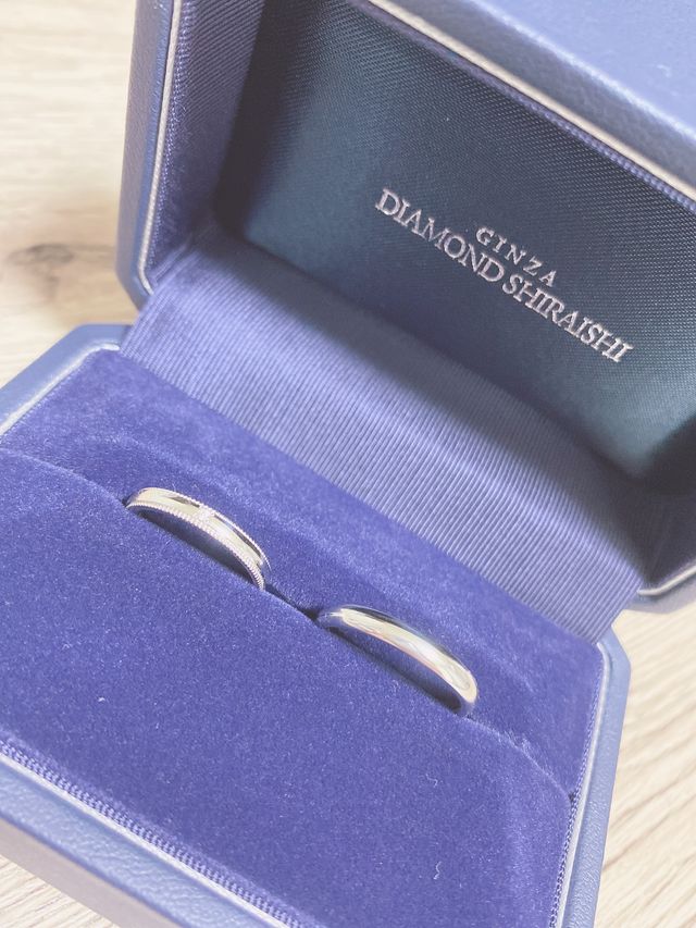 私の指輪は上下にミル打ち、ダイアモンド一石をいれました。