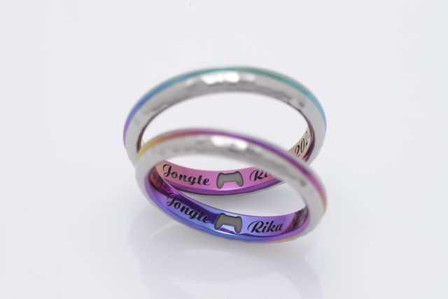 出会いのキッカケになったゲームのコントローラーを意匠に。