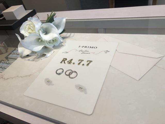 結婚記念日・婚約指輪と共に撮りました。