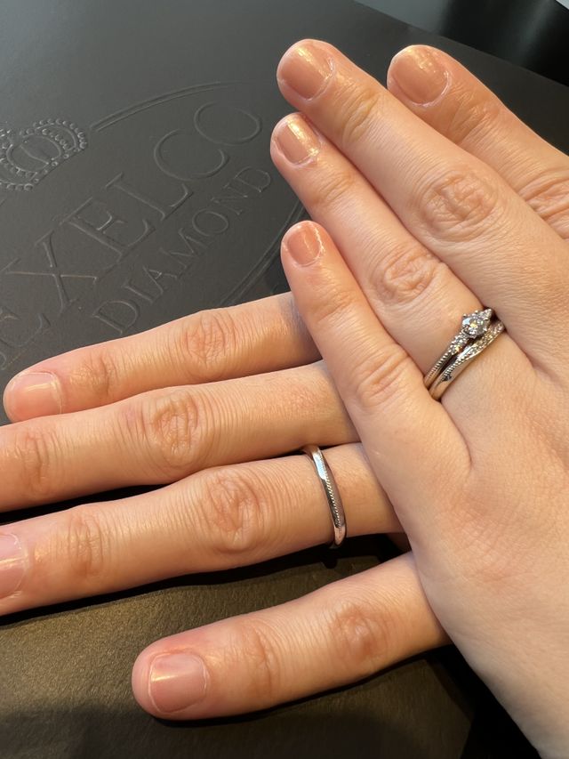 コロネットのセットリングです。職人技のミル打ちが綺麗です。