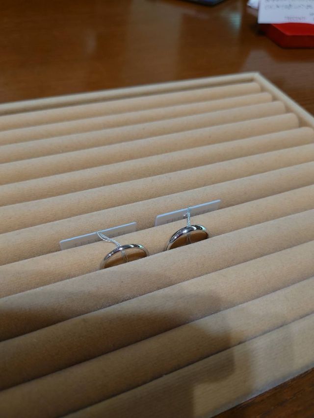 ピンクゴールドを探しており、色見本がとても良かったです。