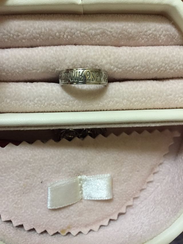 リングケースに入れて撮りました