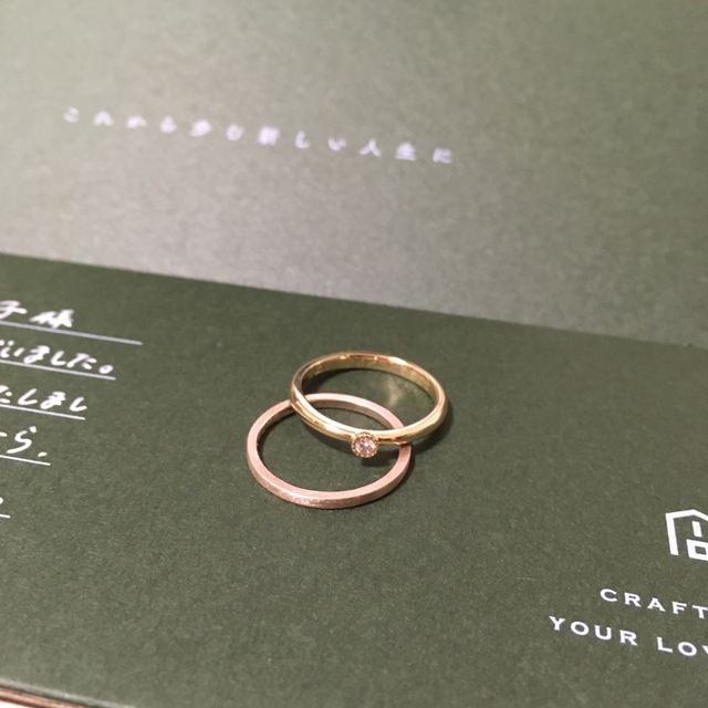 婚約指輪と結婚指輪です。
