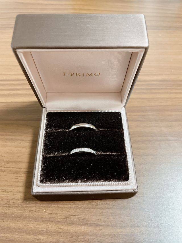 ポセイドンとカリス
お互い好きなデザイン形の指輪を選びました