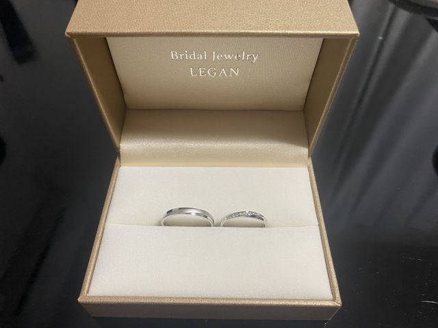 ピンクダイヤモンドを結婚記念日の位置に合わせて入れました。