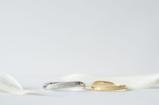 それぞれ双子ダイヤが入ってます