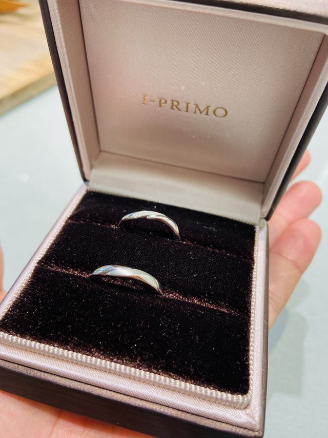 ペアで一枚パシャリと。指輪を入れる箱も素敵でした。