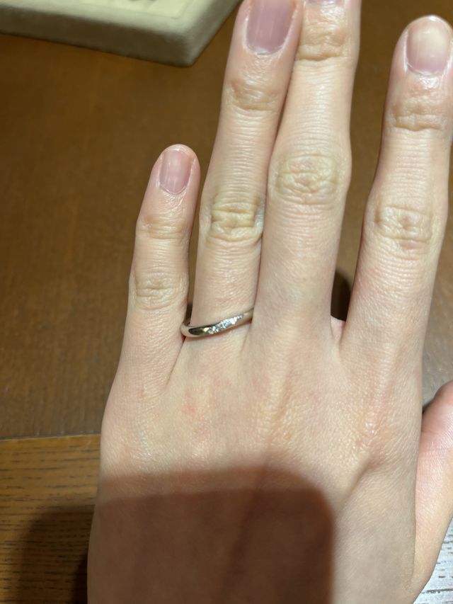 細かいダイヤの輝きが綺麗で可愛かったです。
