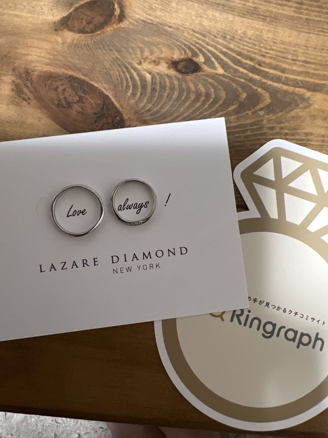ラザールダイヤモンドで貰った台紙と指輪で。