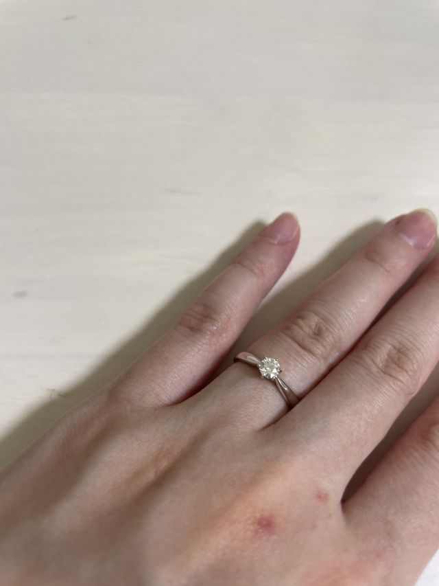 シンプルなデザインで重ね付けもできます。