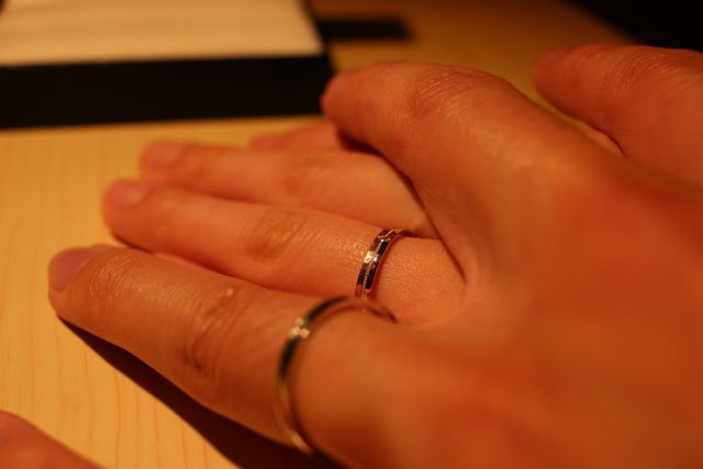 完成した指輪をはめてみました。