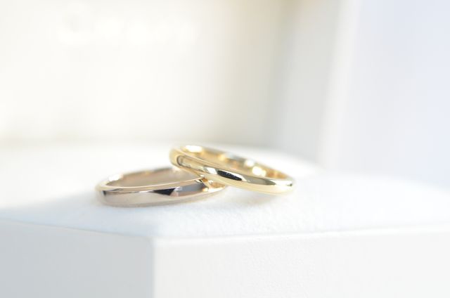 私はイエローゴールド、彼はホワイトゴールドです