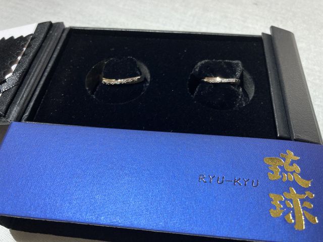 箱に入った状態の指輪です。