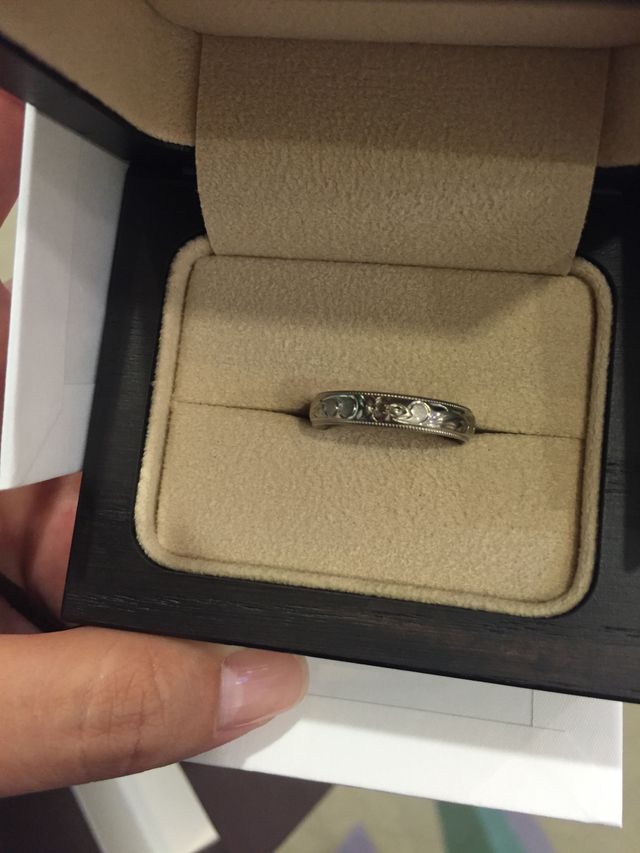 つや消し加工で派手すぎず、旦那に好評です