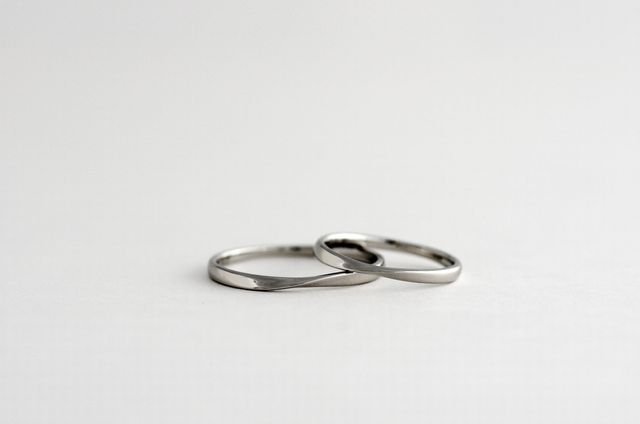 求めていた、細身でウェーブしたデザインの指輪でした。