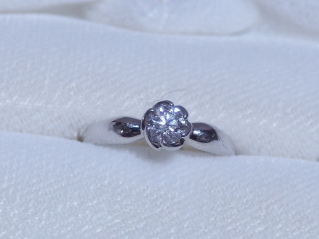 ラウンドブリリアントの０，３４５ｃｔダイヤです。