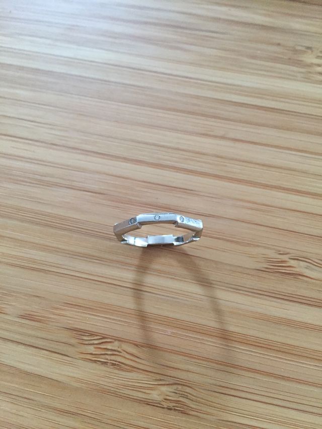 旦那さんは同じプラチナでダイヤなしを選びました