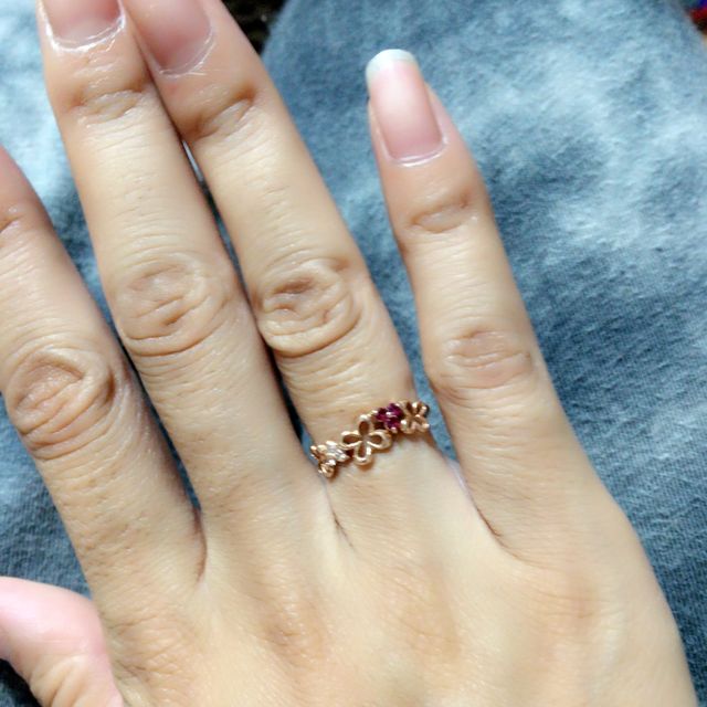 誕生石のルビー入り