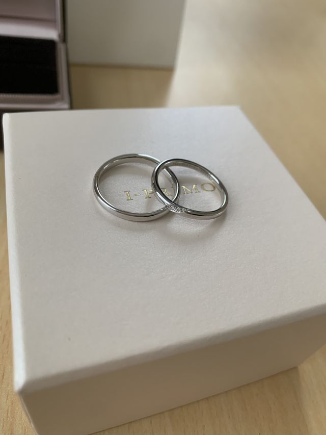 ダイヤがサイドギリギリまで伸びていて、キラキラして綺麗です。