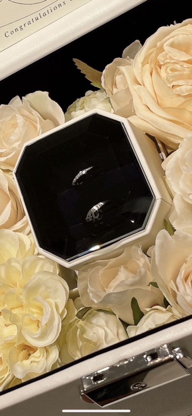 結婚指輪が出来上がって初めて見た時の写真になります。