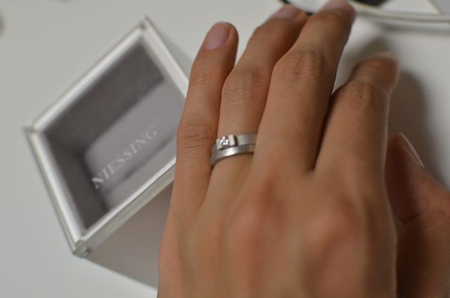 ニーシングの結婚指輪と合わせて。